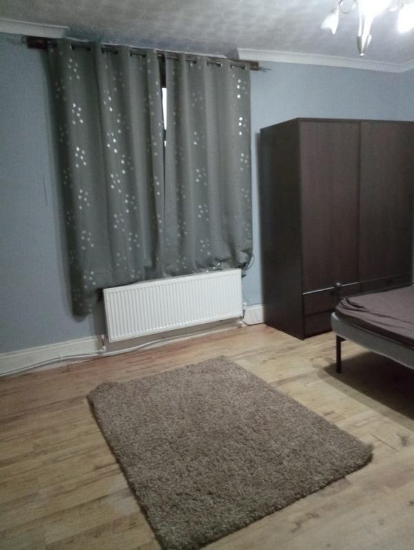 Room Edward Street in Farnworth