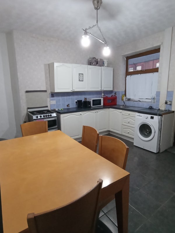 Room Edward Street in Farnworth
