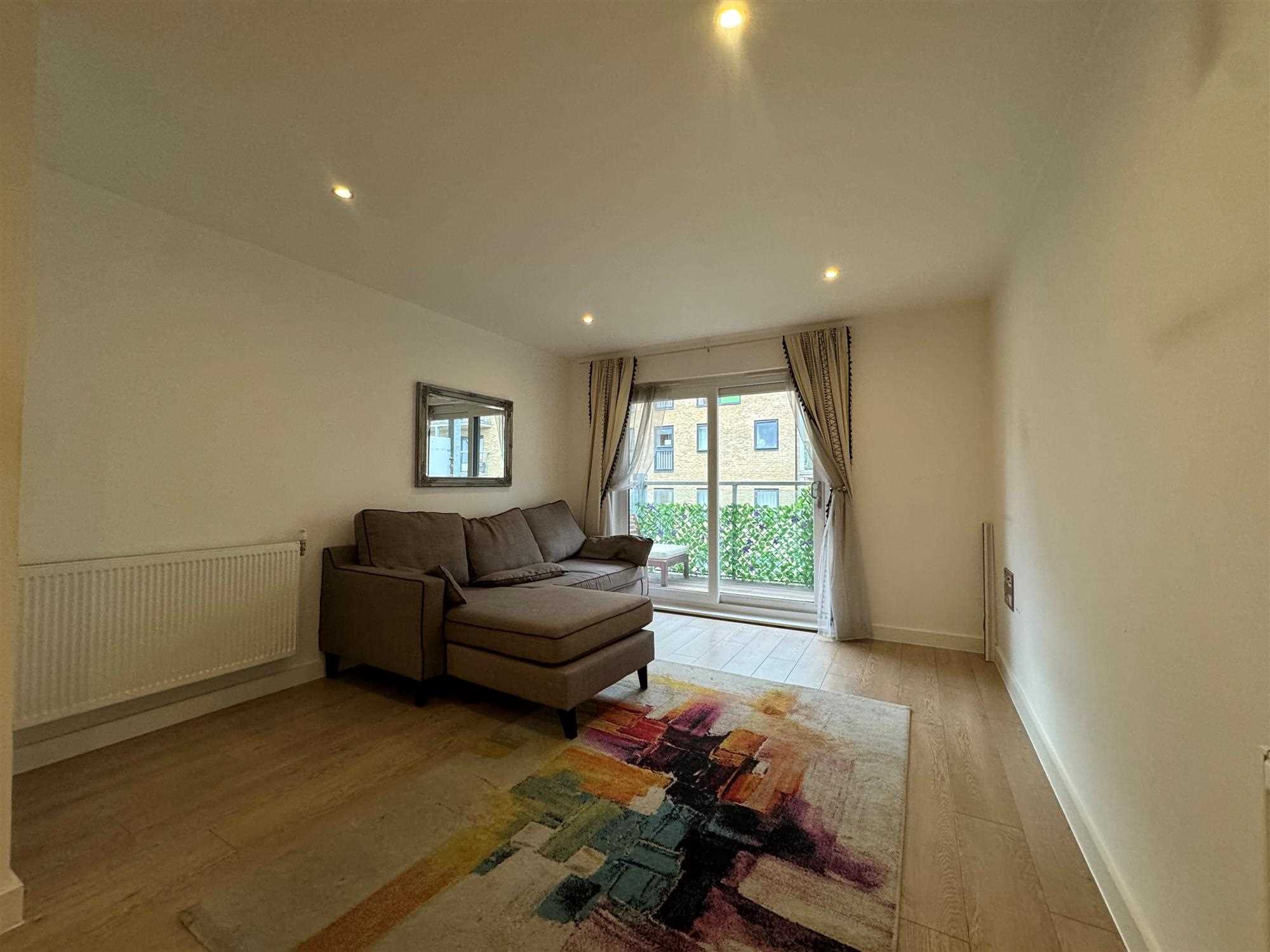 Room Priory Mews in London