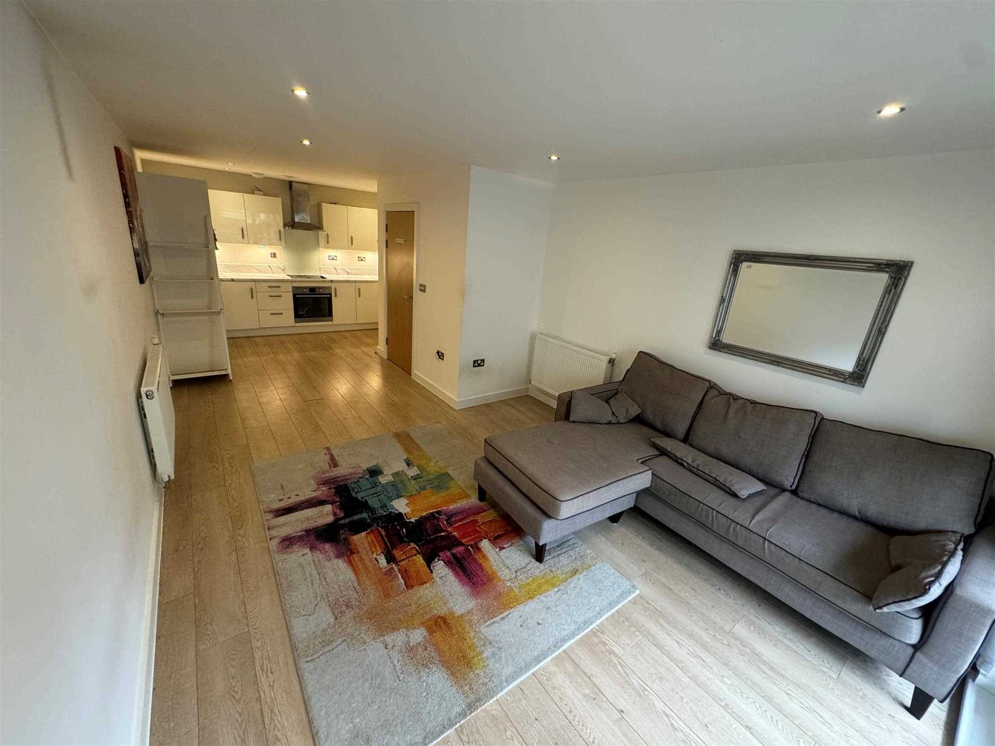 Room Priory Mews in London