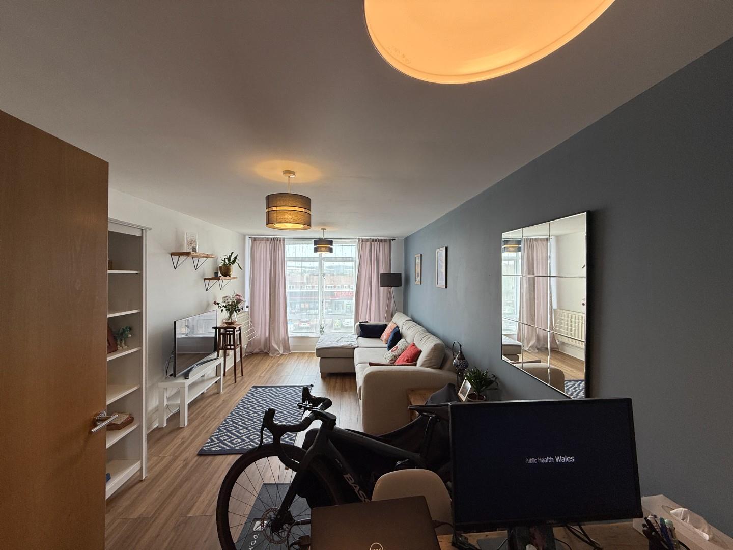 Flat Hermitage Close in Bristol