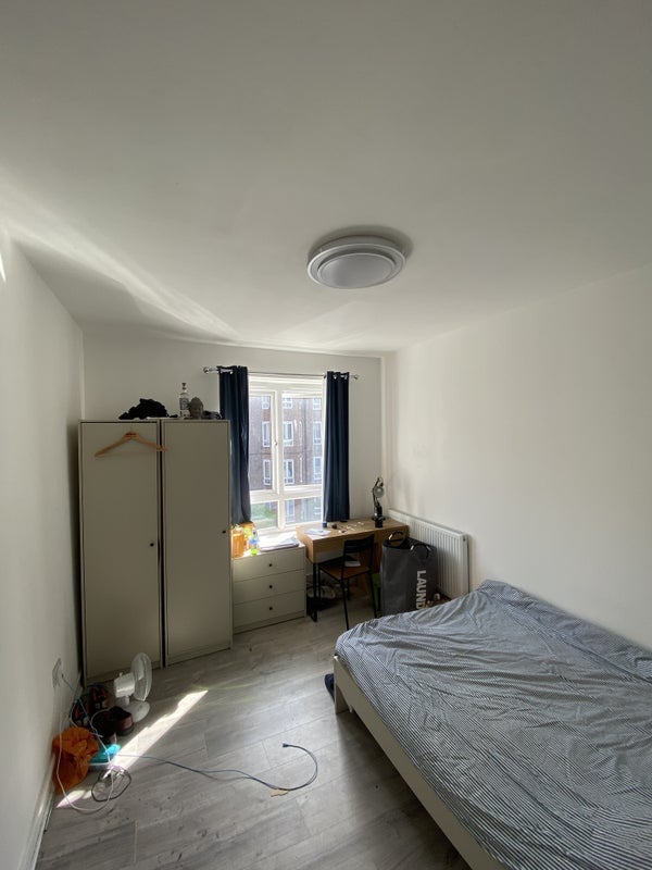 Room Dorset Road in Greater London