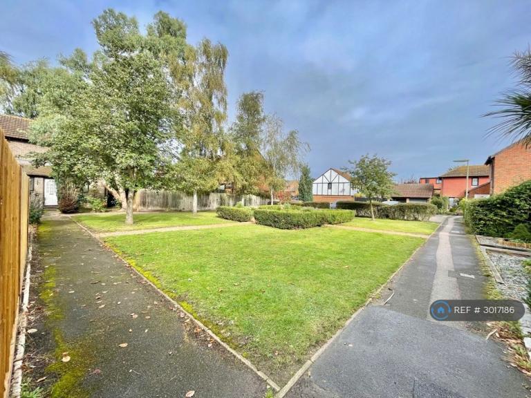 House Kings Chase in Elmbridge
