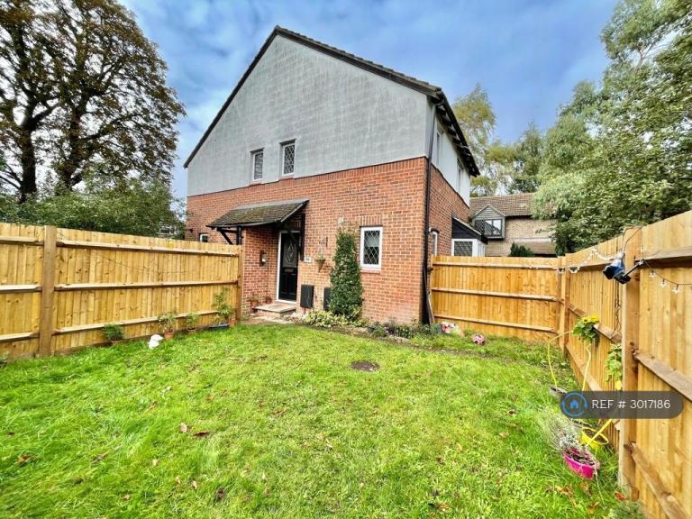 House Kings Chase in Elmbridge