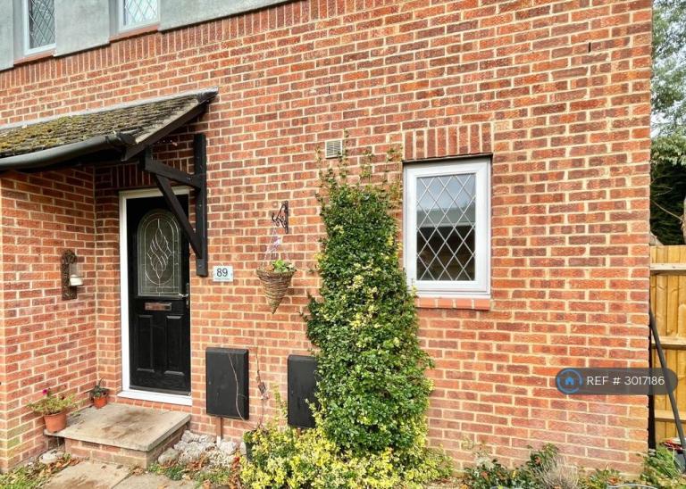 House Kings Chase in Elmbridge