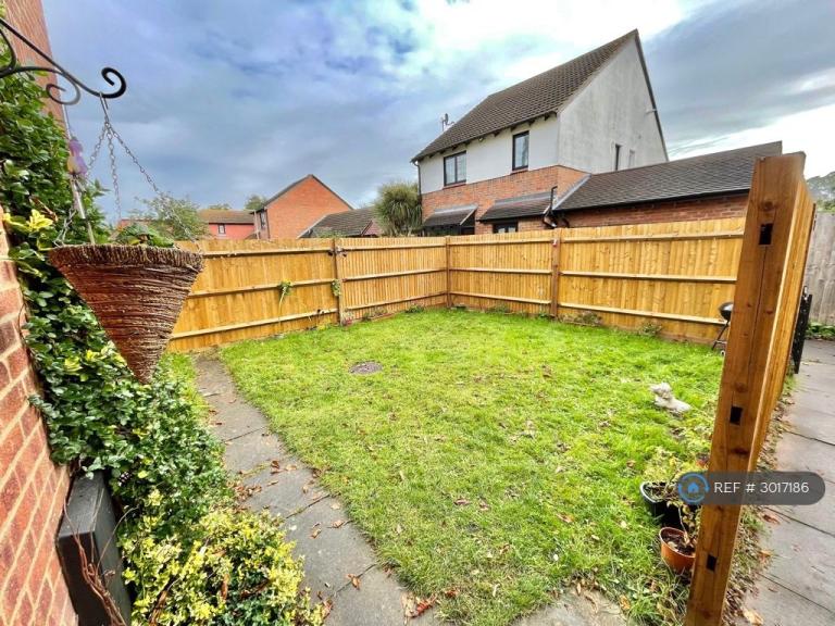 House Kings Chase in Elmbridge