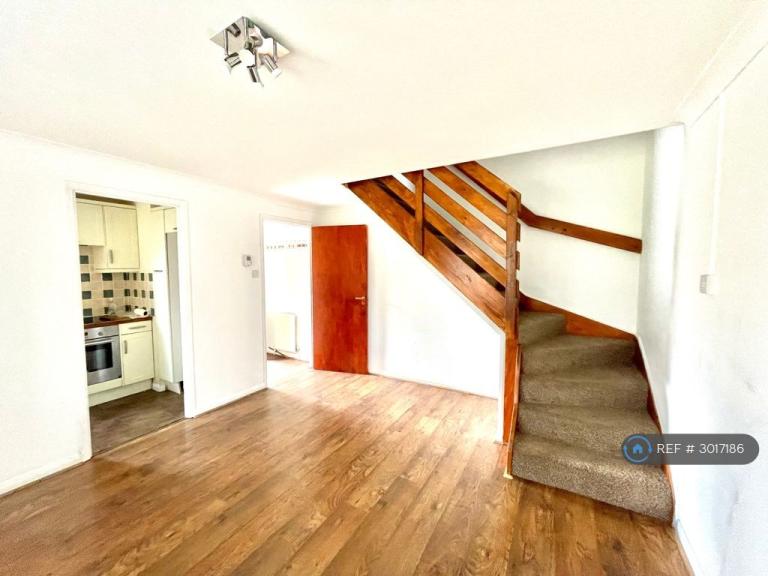House Kings Chase in Elmbridge
