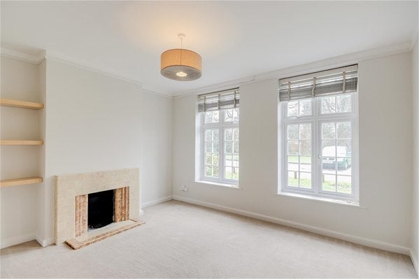 Flat Rythe Court in Elmbridge