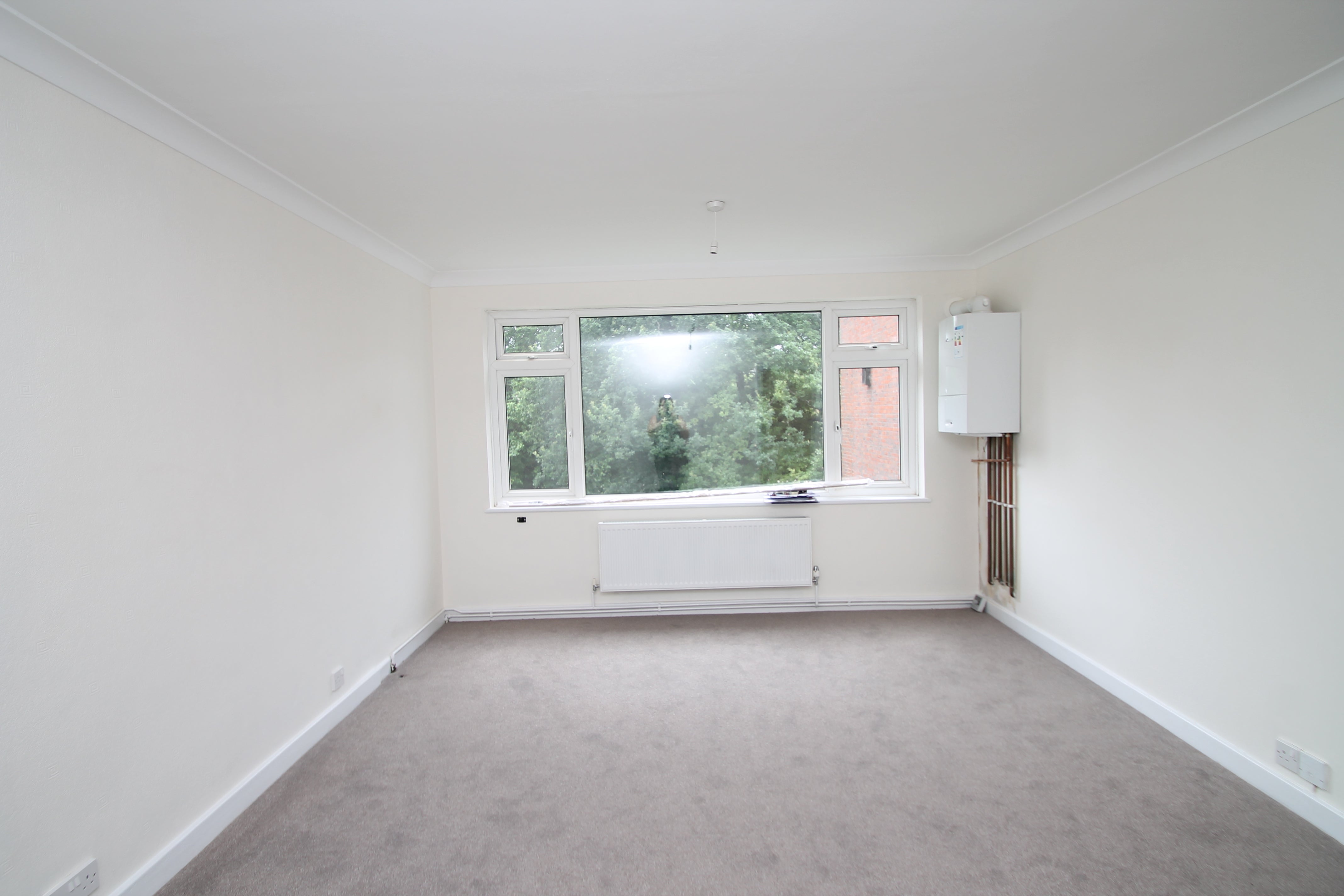 Flat Marketfield Way in Reigate and Banstead