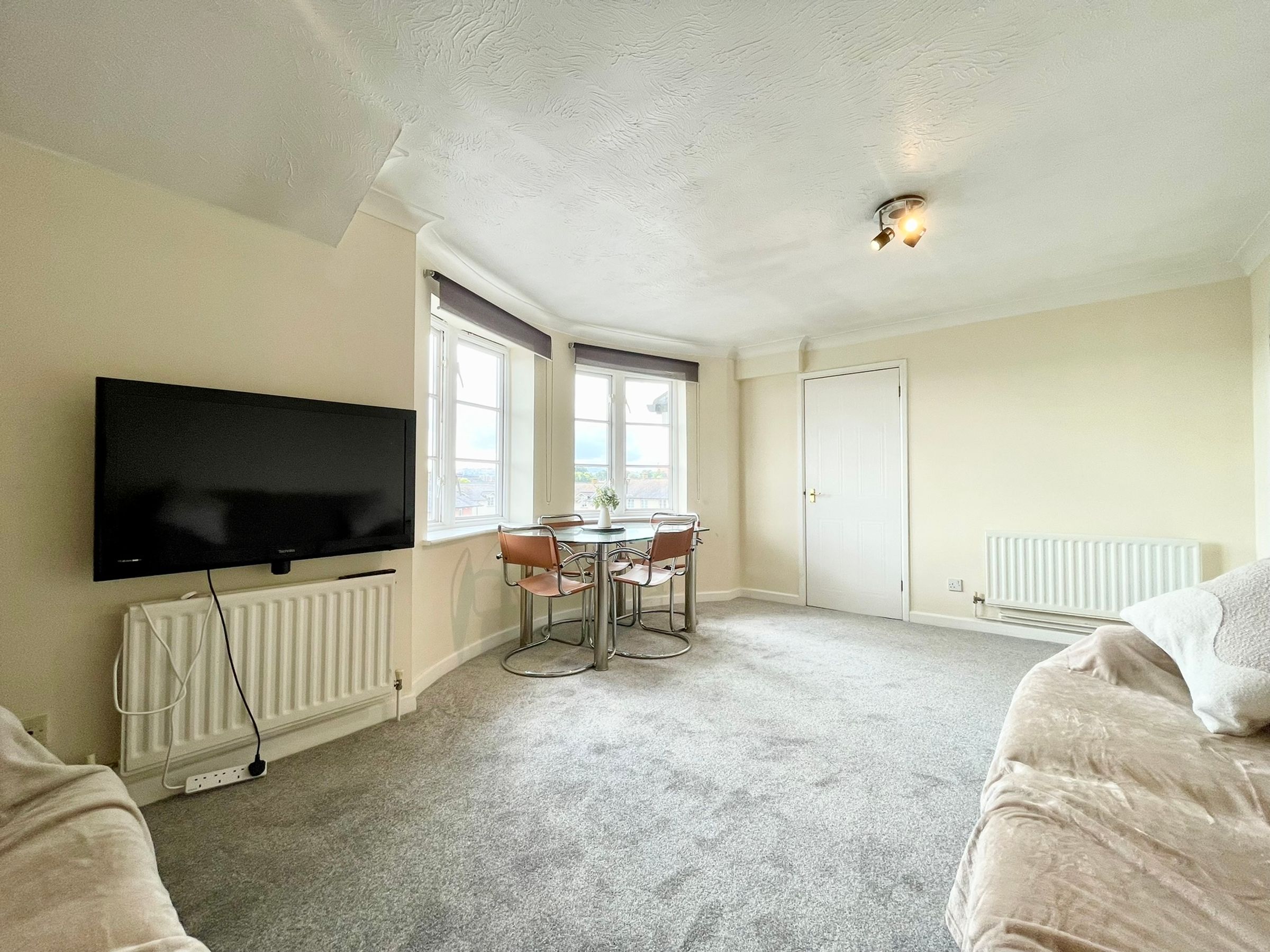 Flat Pooles Wharf Court in Bristol