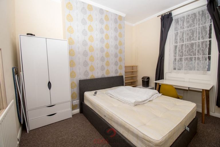 Room Sale Place in City of Westminster