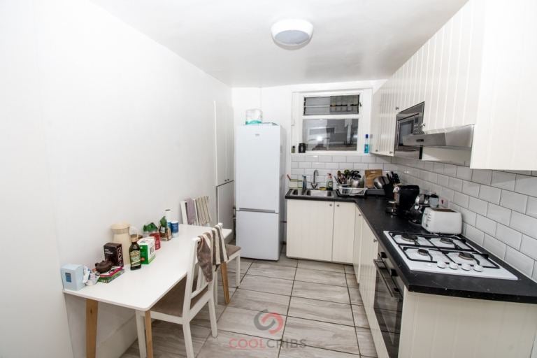 Room Sale Place in City of Westminster