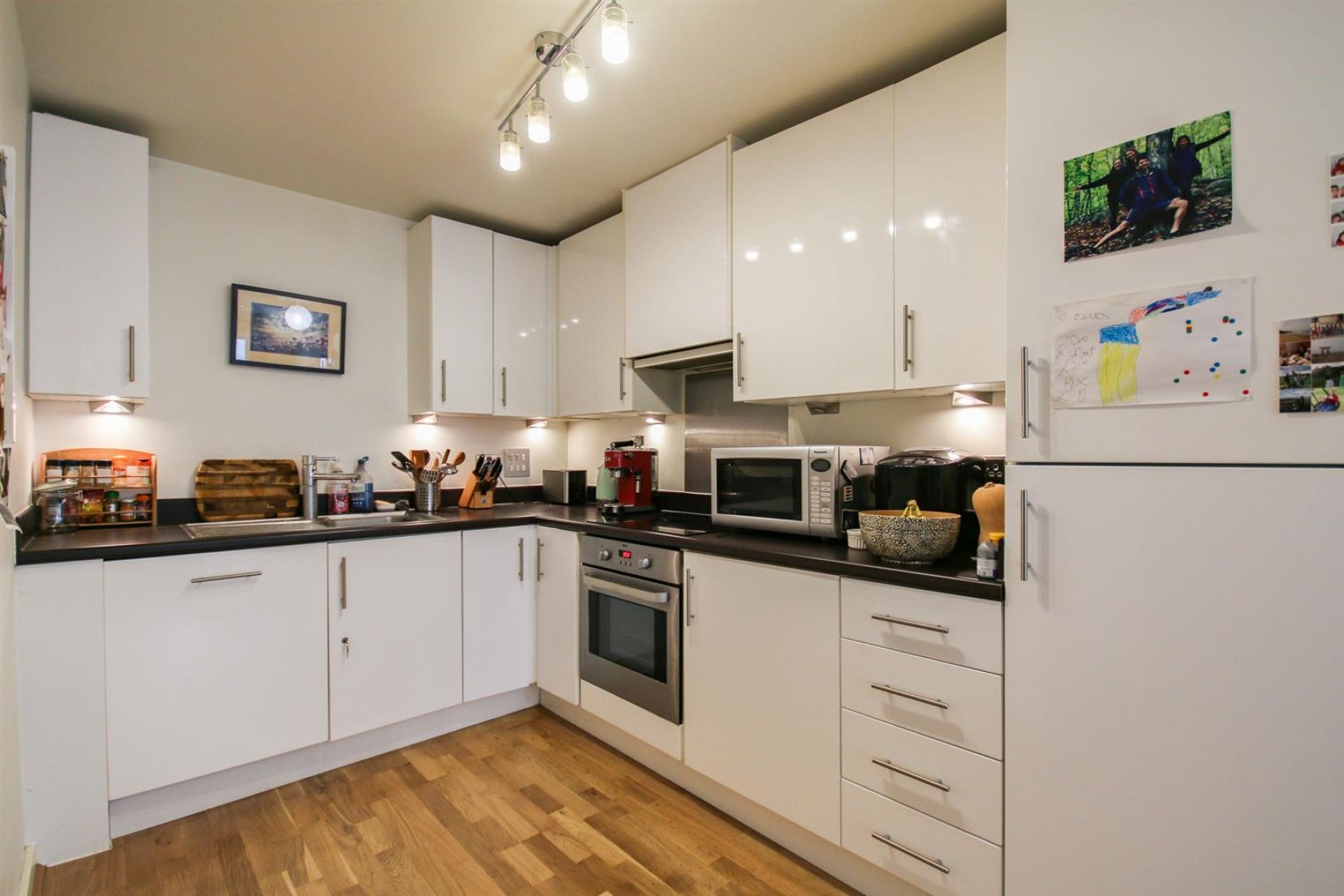 Flat Fairbridge Road in Greater London