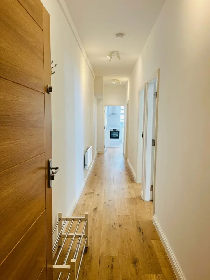 Flat Curlew Street in Greater London
