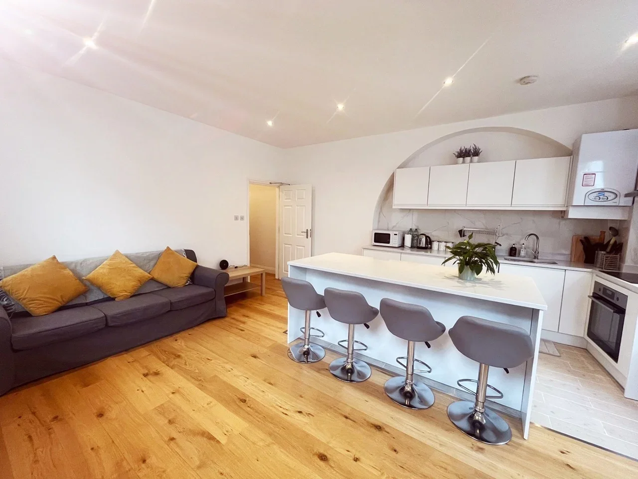 Flat Curlew Street in Greater London
