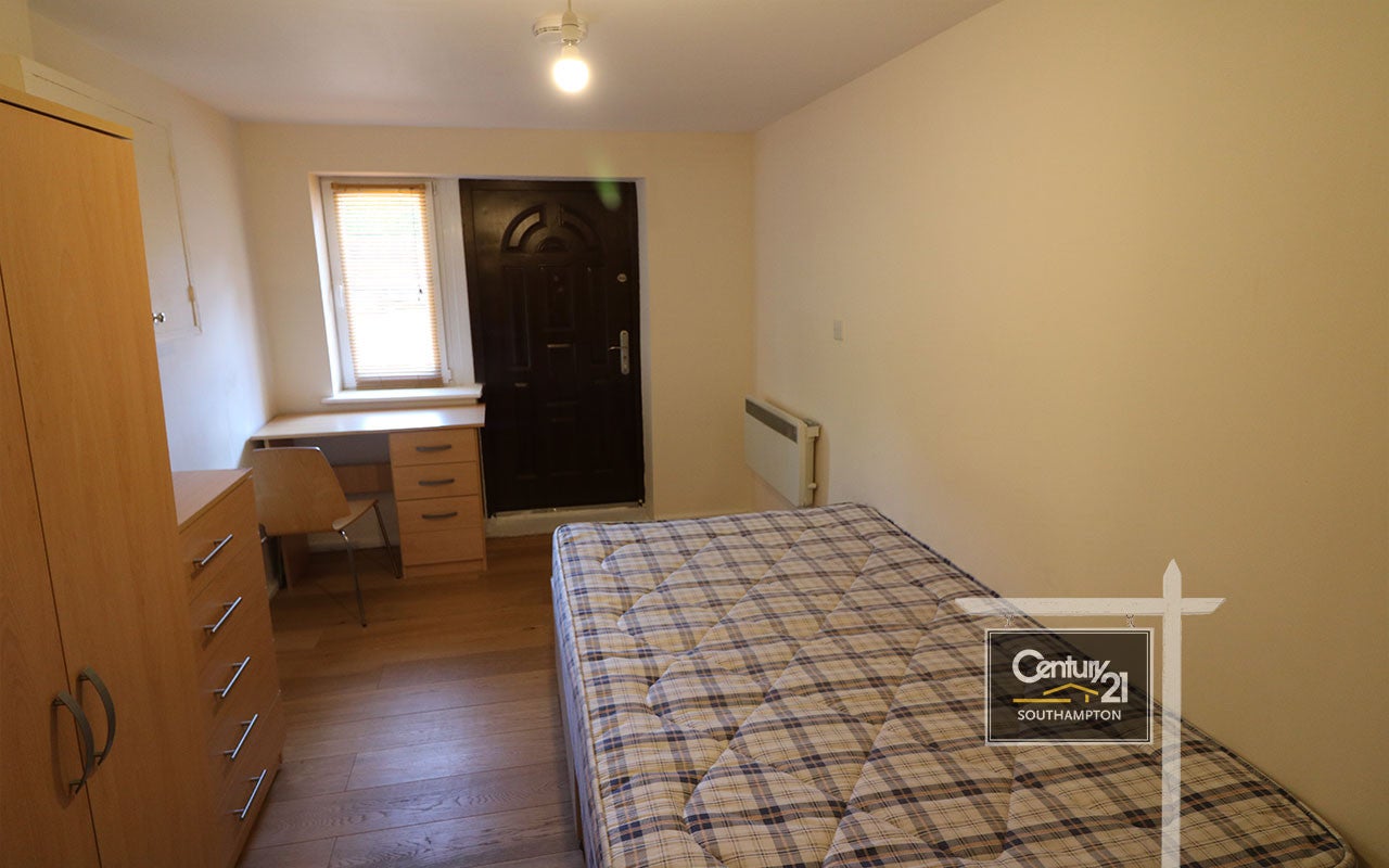 Flat Portswood Road in Southampton