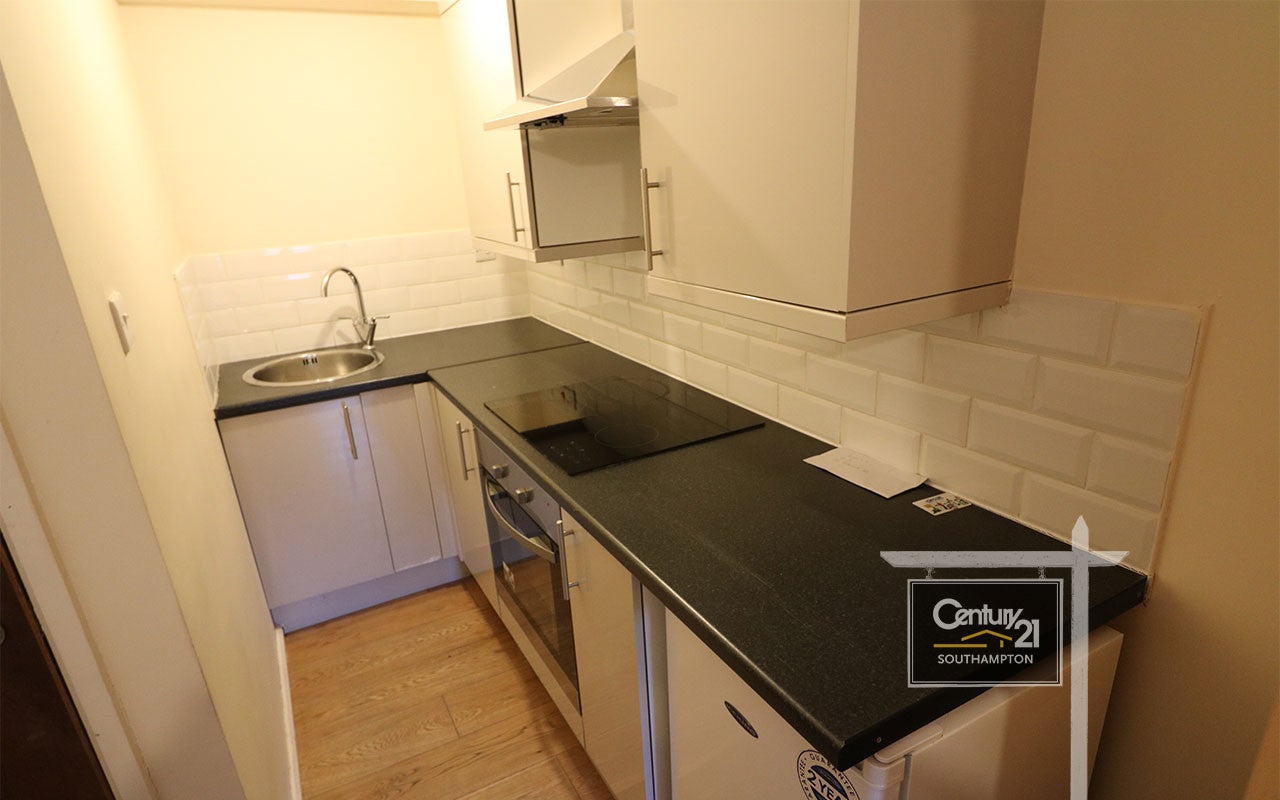 Flat Portswood Road in Southampton