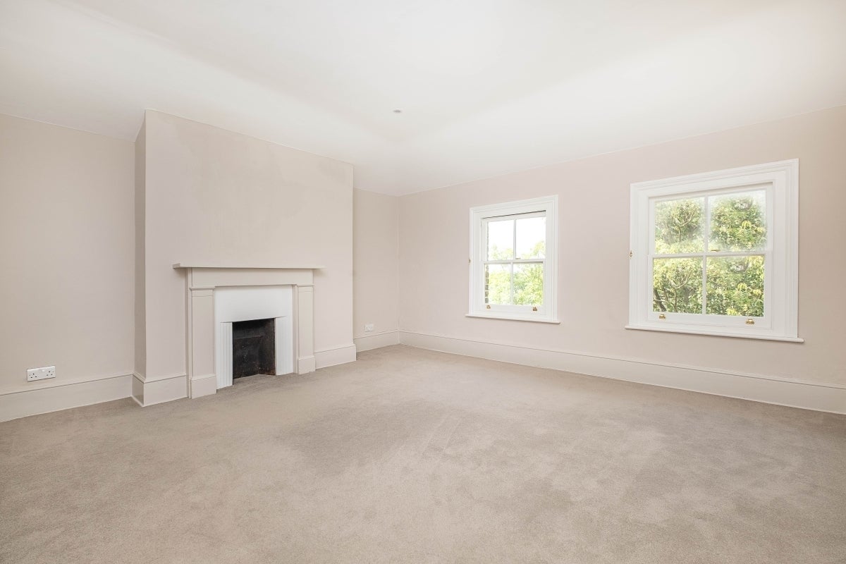Flat Queen's Road in Greater London