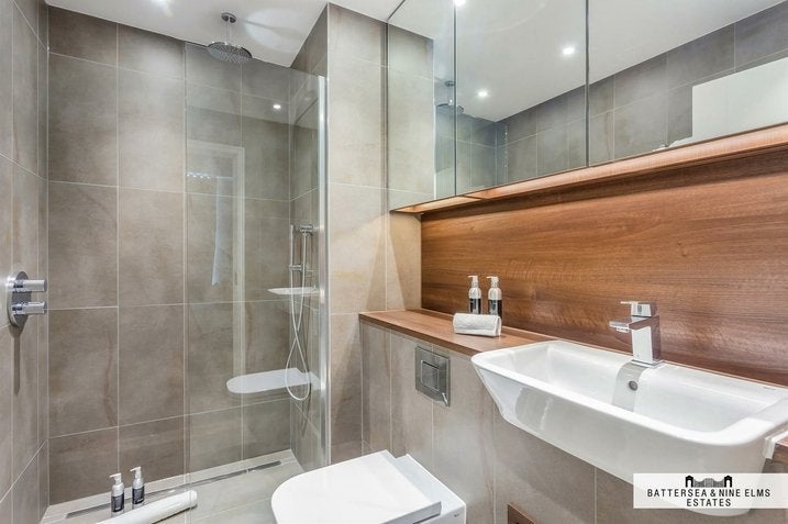 Flat Hebden Place in Greater London