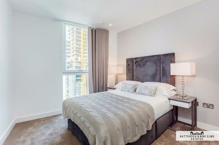 Flat Hebden Place in Greater London