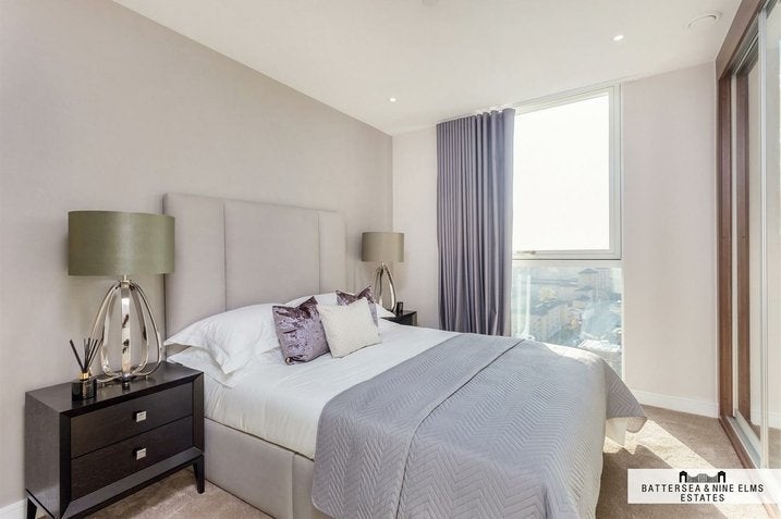 Flat Hebden Place in Greater London