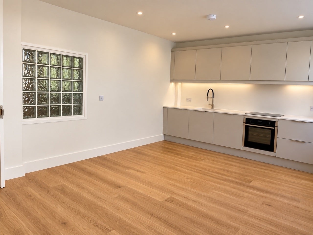 Flat King's Mews in Greater London