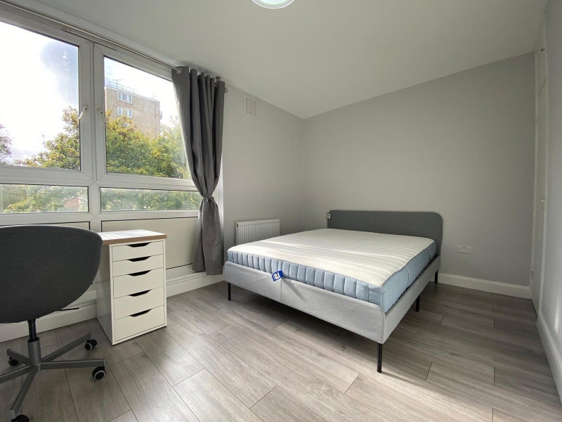 Room Clarence Gardens in Greater London