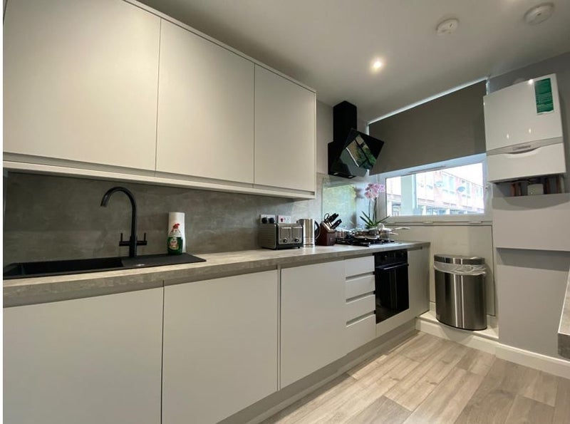 Room Clarence Gardens in Greater London