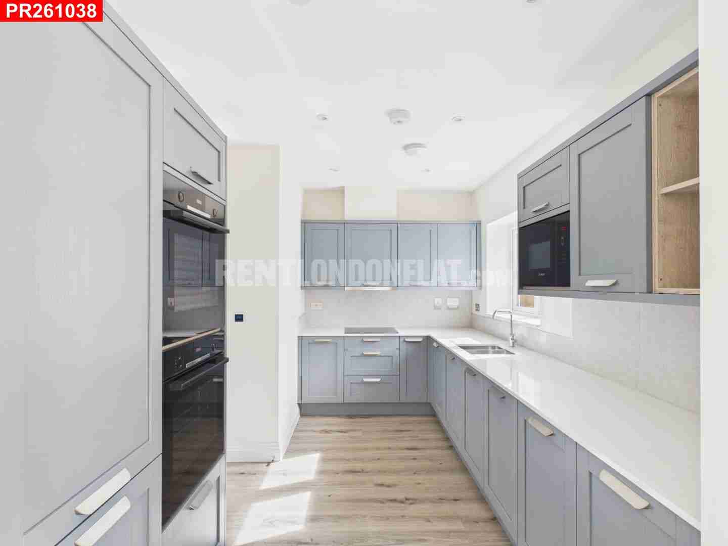 Flat Alpine Close in Maidenhead