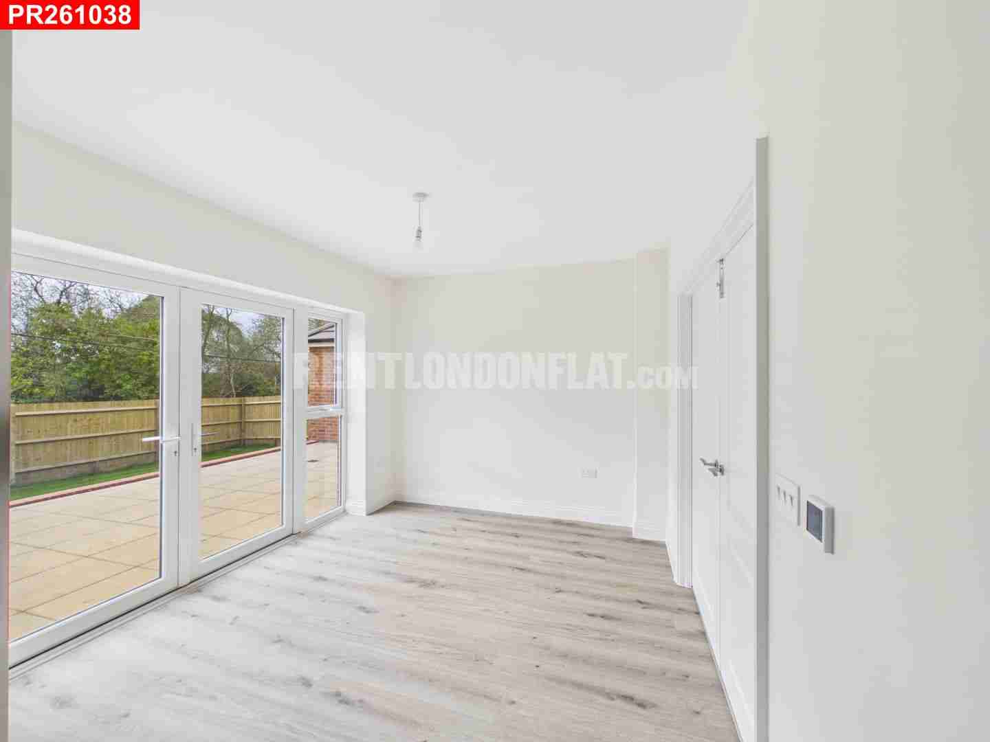 Flat Alpine Close in Maidenhead