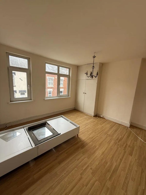 Room Henton Road in Leicester