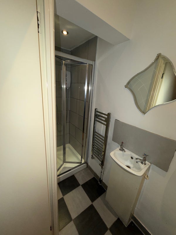 Room Lea Bridge Road in Greater London
