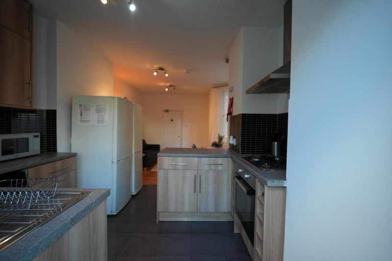 Room Bush Road in Greater London