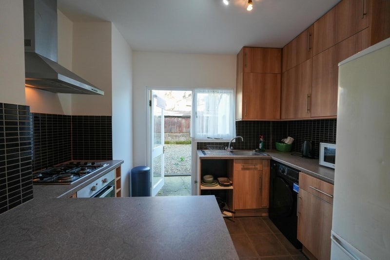Room Bush Road in Greater London