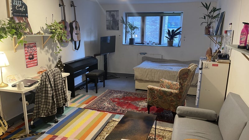 Room Ashfield Road in Greater London