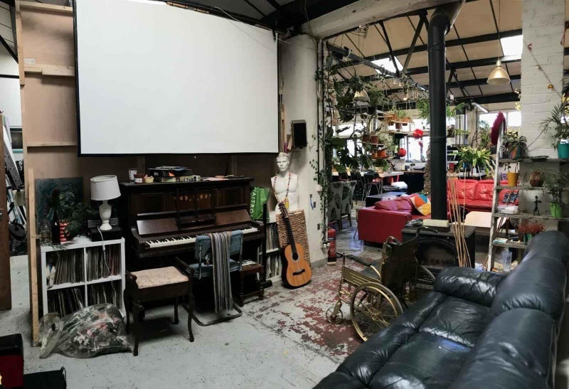 Room Ashfield Road in Greater London
