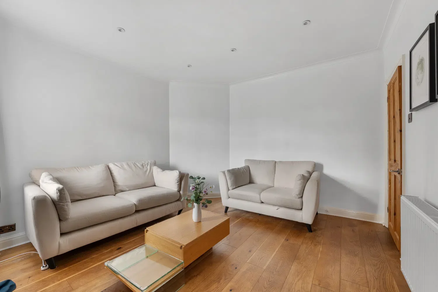 Flat Brampton Road in Greater London