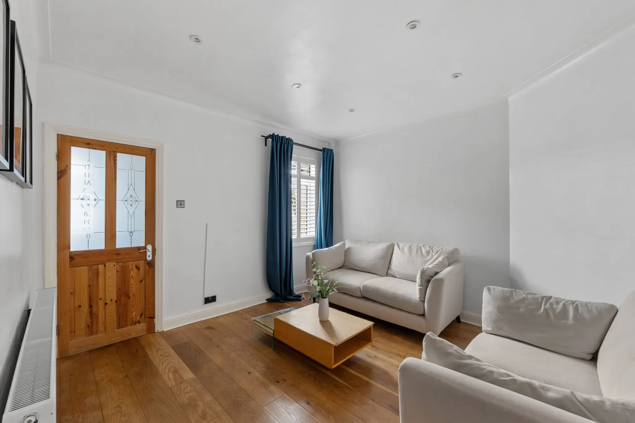 Flat Brampton Road in Greater London