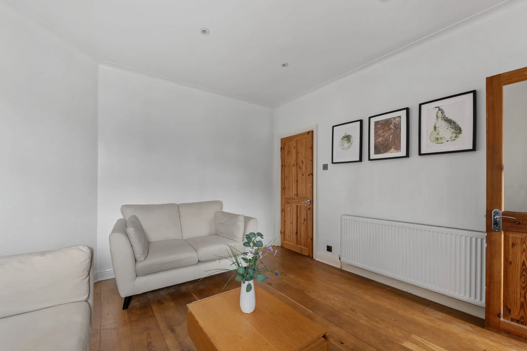 Flat Brampton Road in Greater London