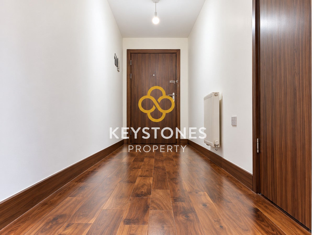 Flat Maygreen Crescent in Greater London