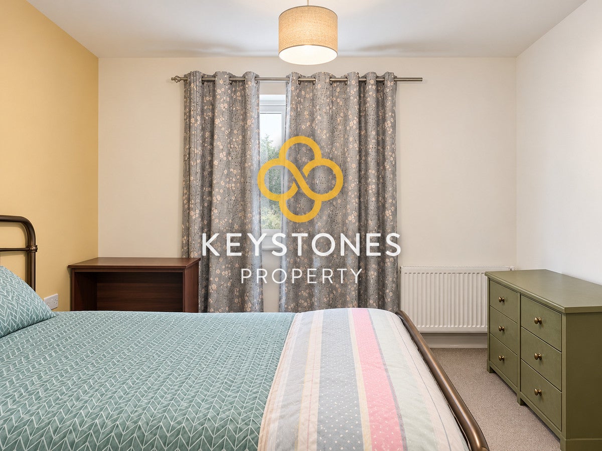 Flat Maygreen Crescent in Greater London