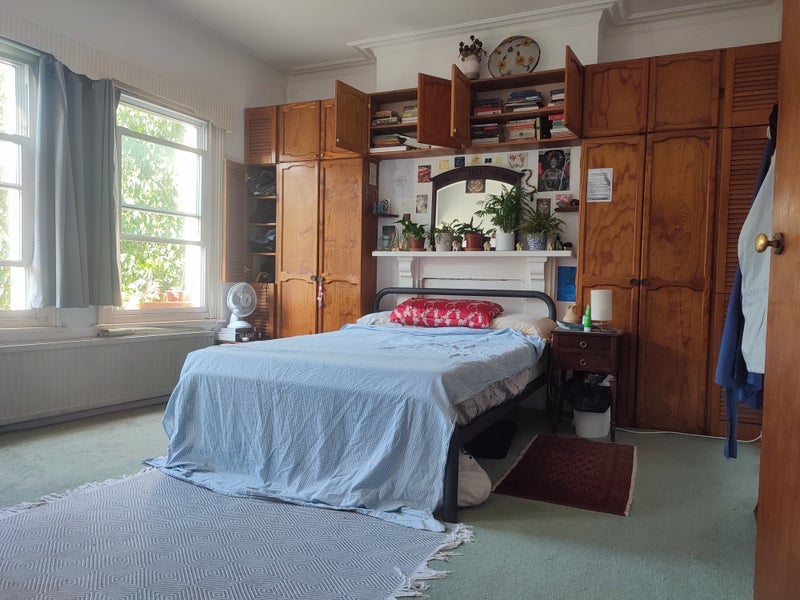 Room Heyford Avenue in Greater London