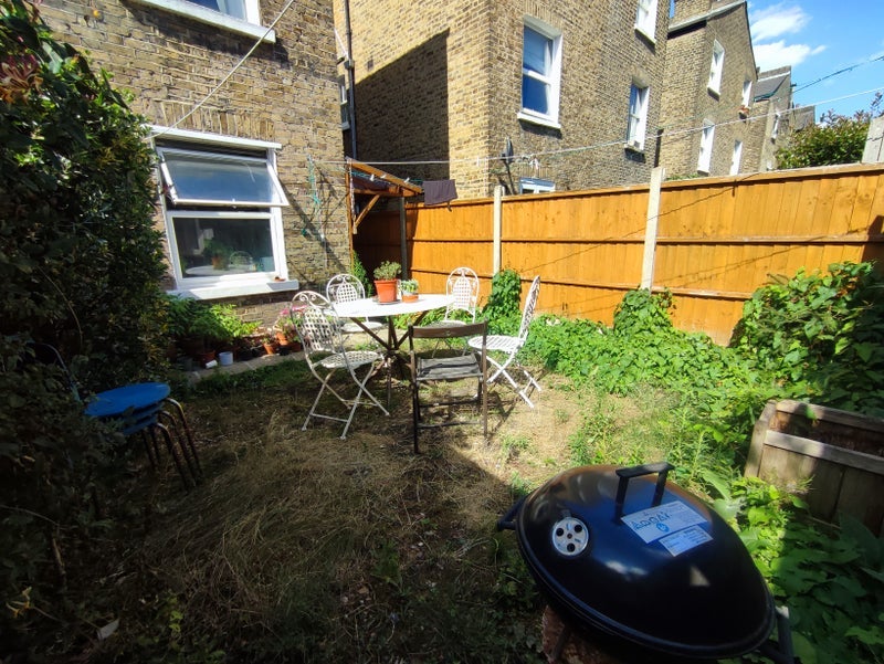 Room Heyford Avenue in Greater London