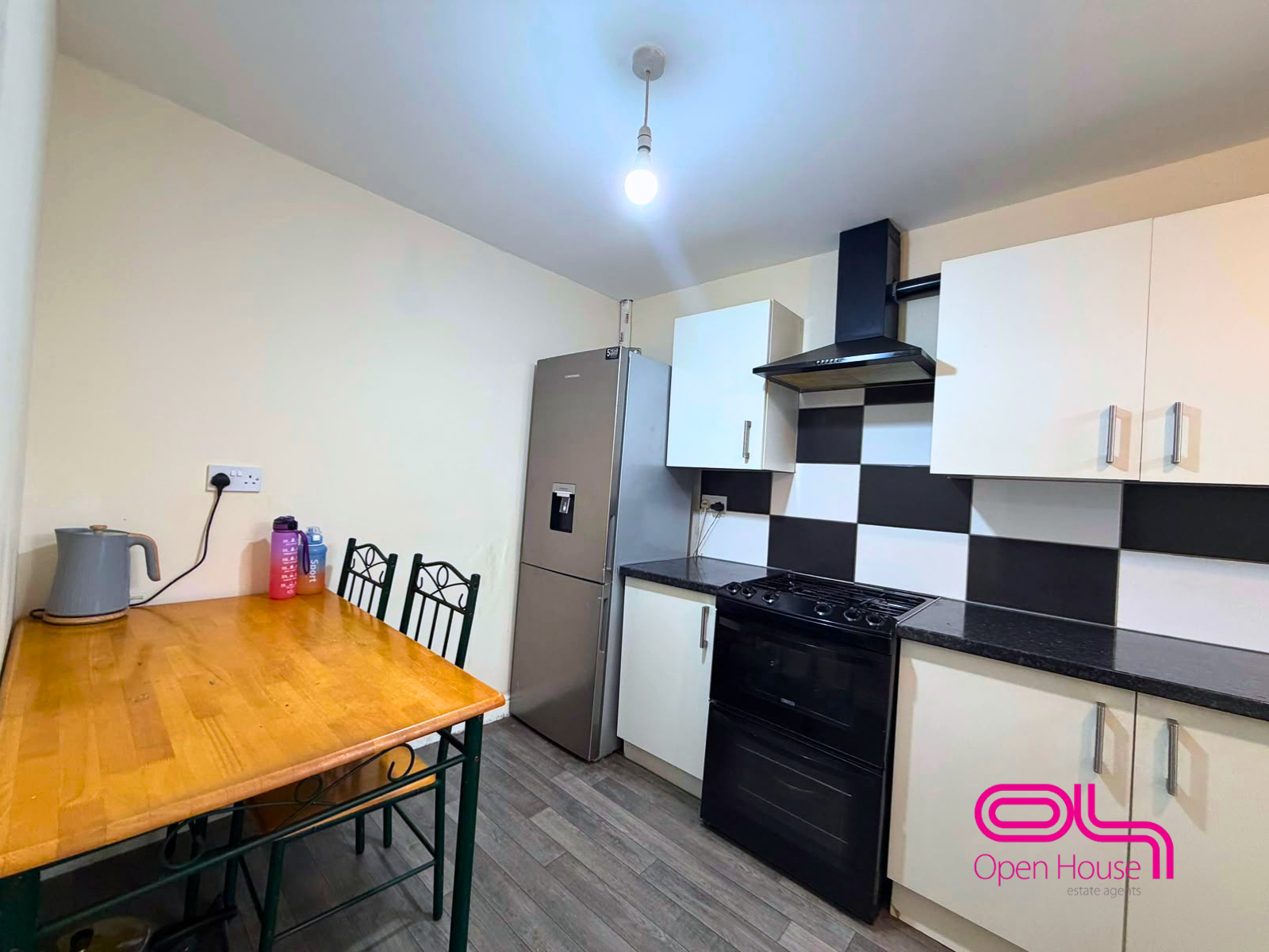 Flat Halliwell Road in Bolton