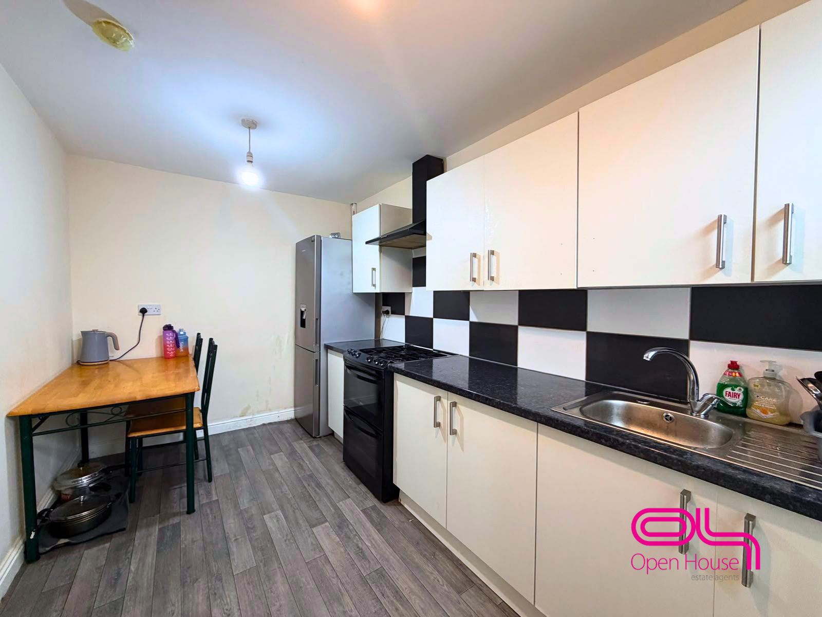 Flat Halliwell Road in Bolton