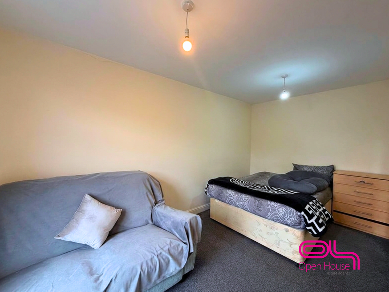 Flat Halliwell Road in Bolton