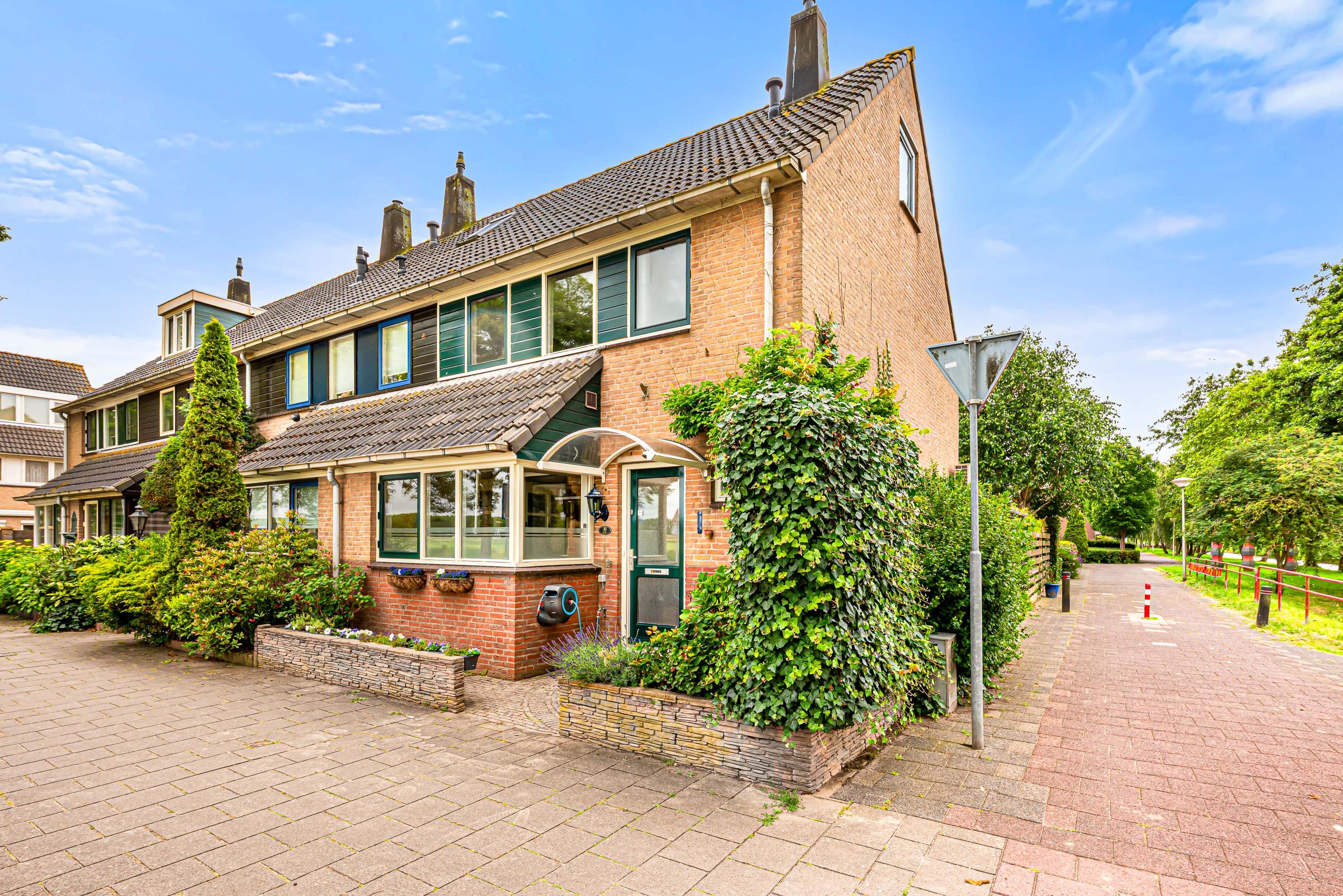 Huis Grote Buitendijk 30 in Velserbroek