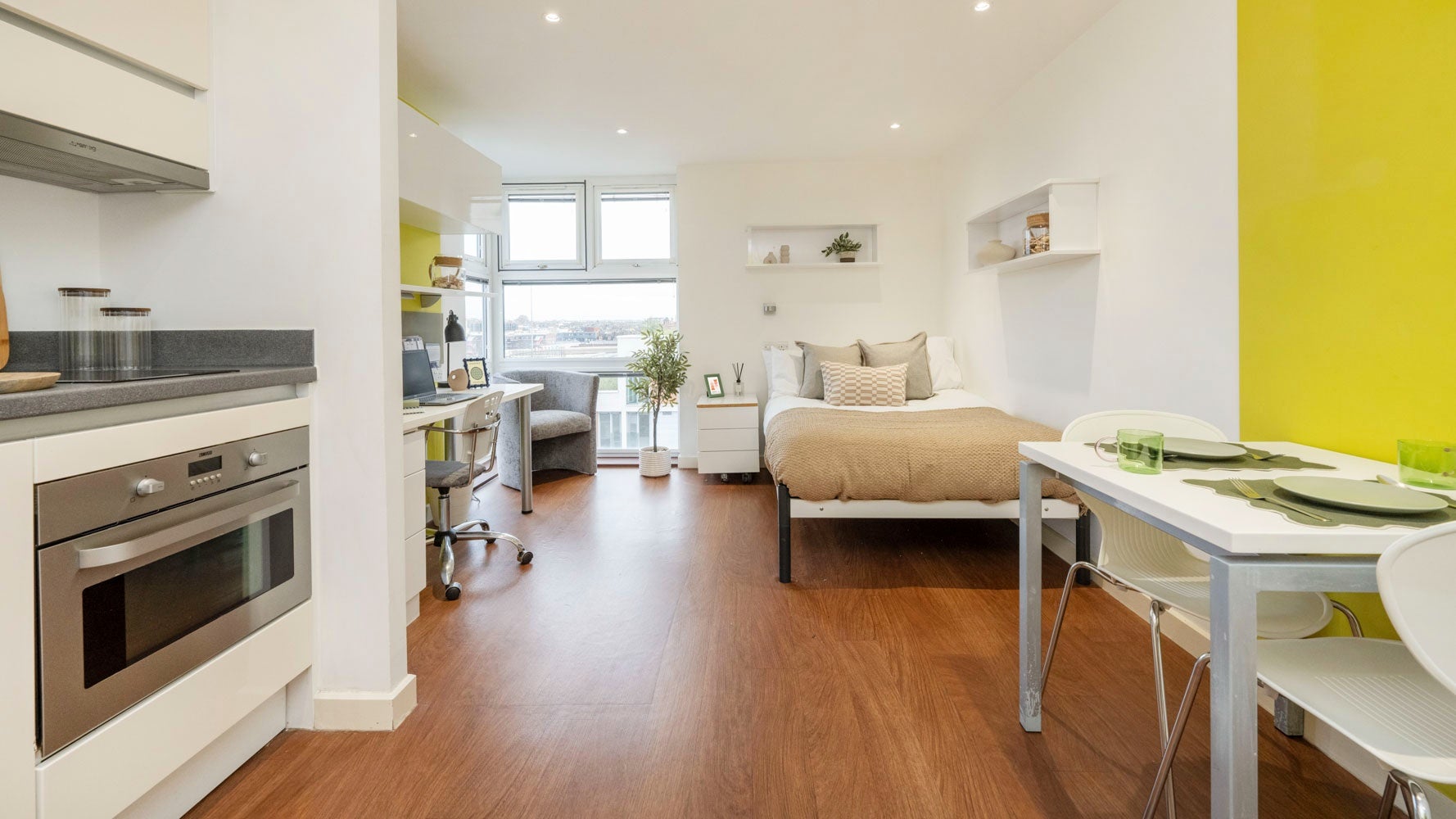 Room Winstanley Road in Greater London