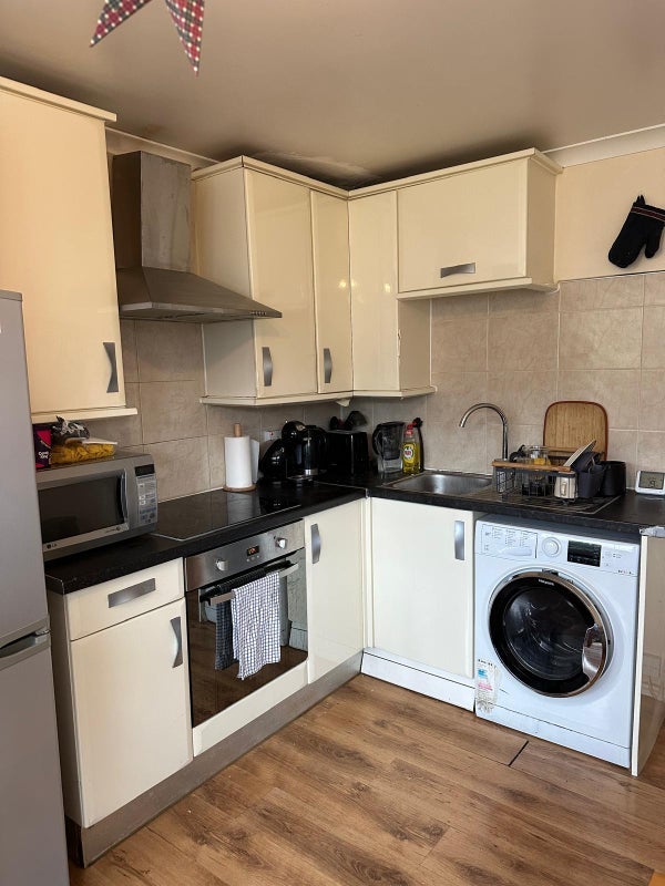 Room Mackenzie Road in Greater London