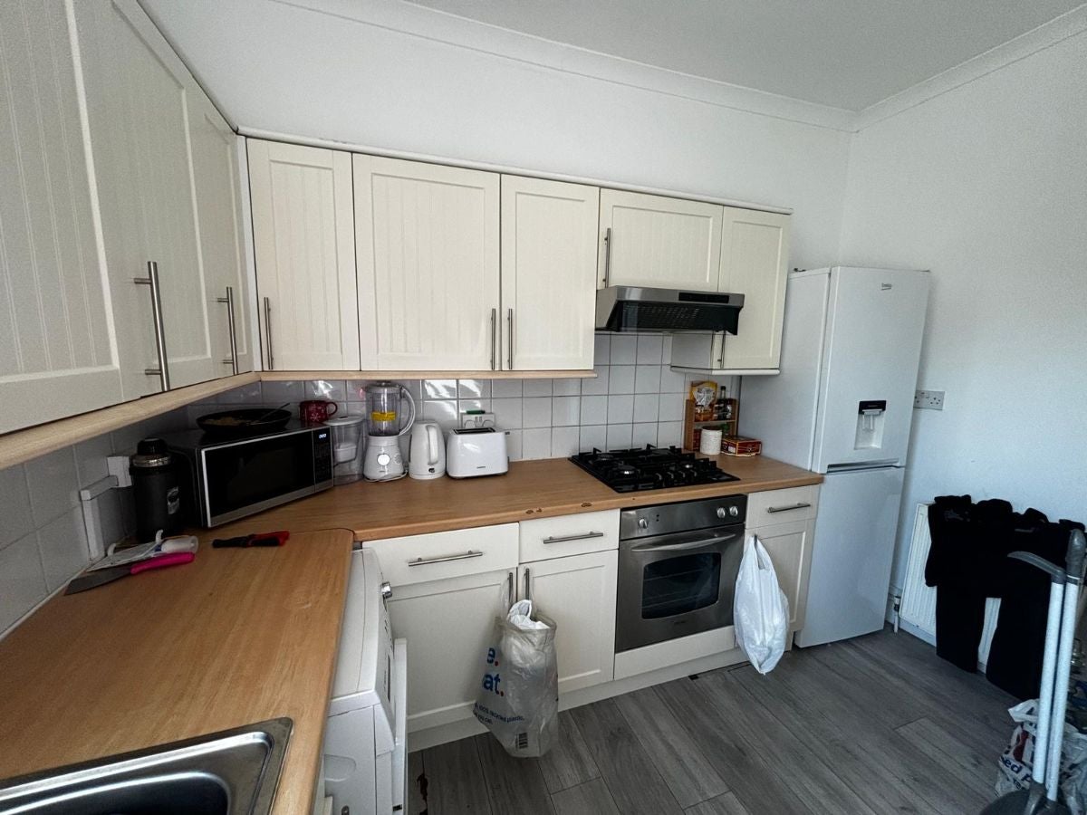 Room Sunny Gardens Road in Greater London